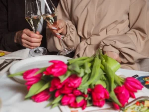 Anniversary Gifts by Year: Traditional and Modern Guide