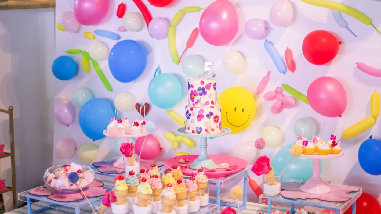 birthday party balloons