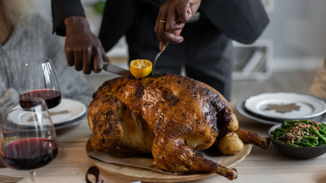 thanksgiving table dinner