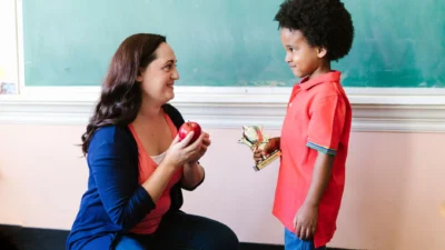 teacher classroom apple